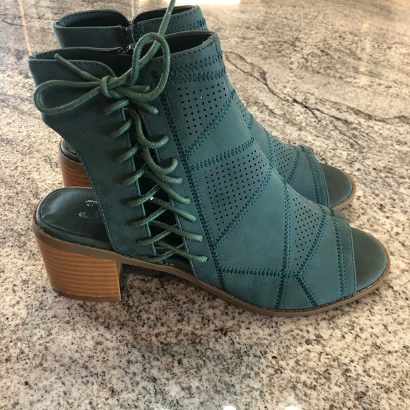 NIB Journee Collection Open Toe Booties - Picture 8 of 9